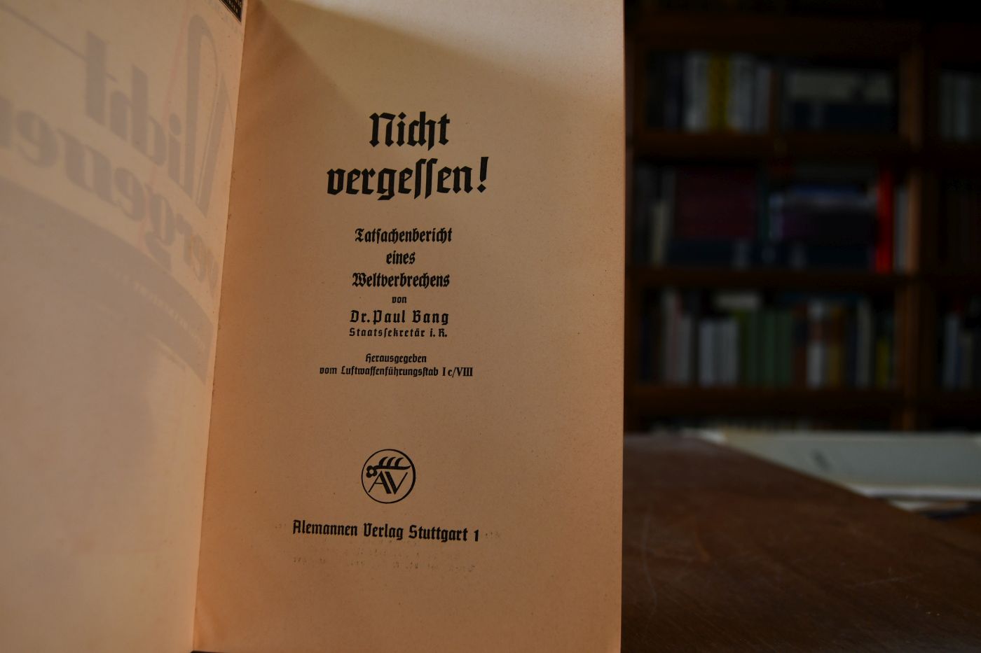 Nicht vergessen! Tatsachenbericht eines Weltverbrechens.