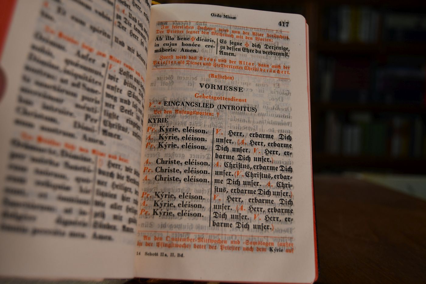 Das Meßbuch der heiligen Kirche in Großdruck im ANschluß an das Meßbuch von Anselm Schott herausgegeben von Mönchen der Erzabtei Beuron. 2. Band von Ostern bis zum Schluß des Kirchenjahres.